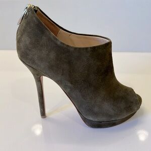 Pour La Victoir Peep Toe Bootie Sz 6